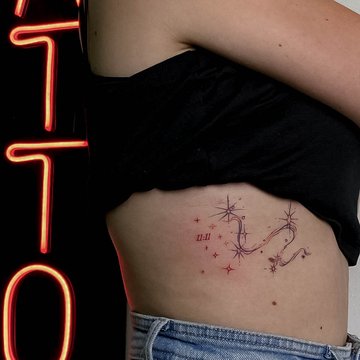 Rippen Tattoos Frauen